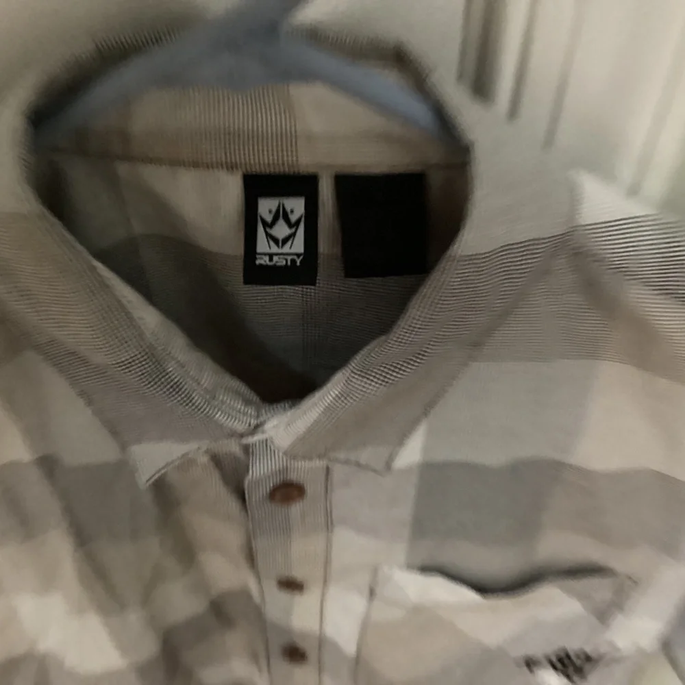 Button down - Picture 2 of 2